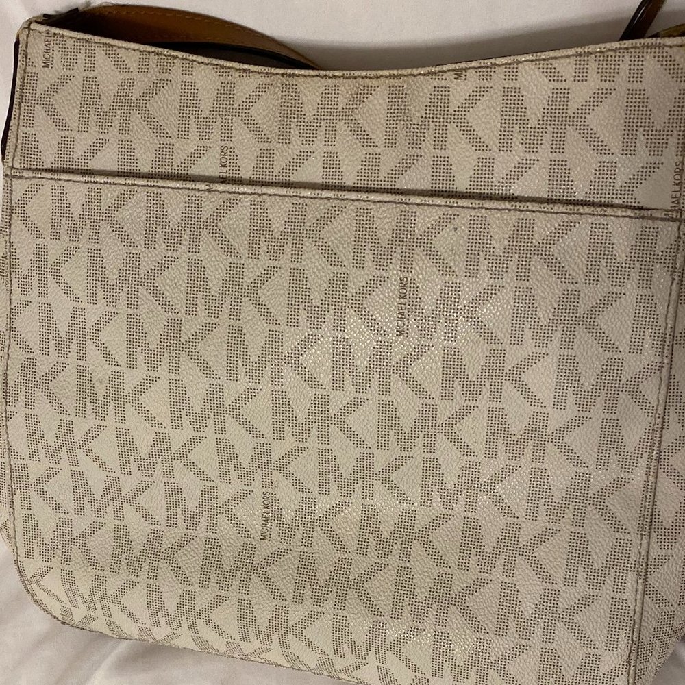 Michael Kors Jet Set Voyager MK Signature Leather Shoulder Tote Bag. - Picture 4 of 6